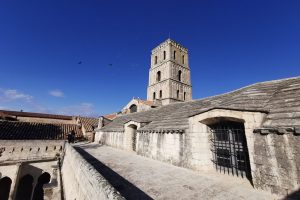Arles guide roof